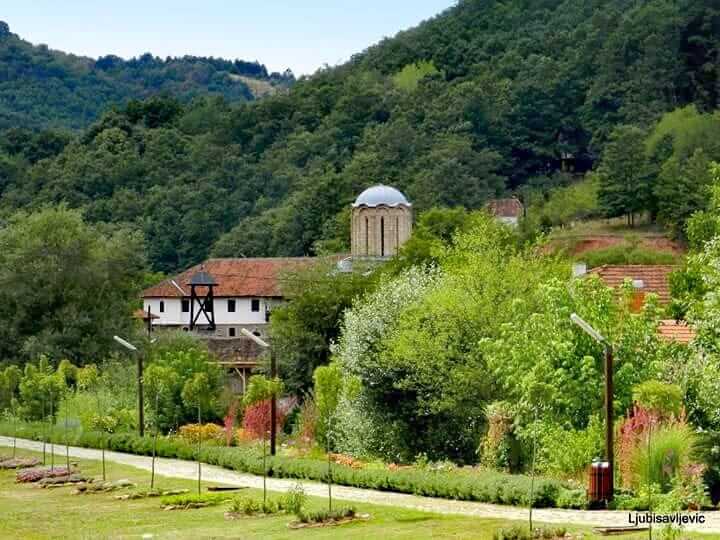 pogled-na-manastir